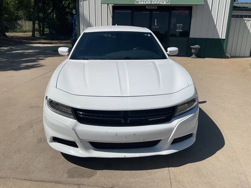 Used 2016 Dodge Charger SXT RWD image 4