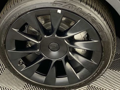 Used 2023 Tesla Model Y Long Range AWD/4WD image 29