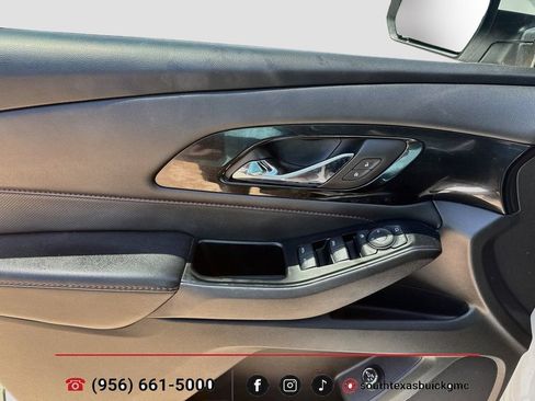 Used 2023 Chevrolet Traverse RS FWD image 10