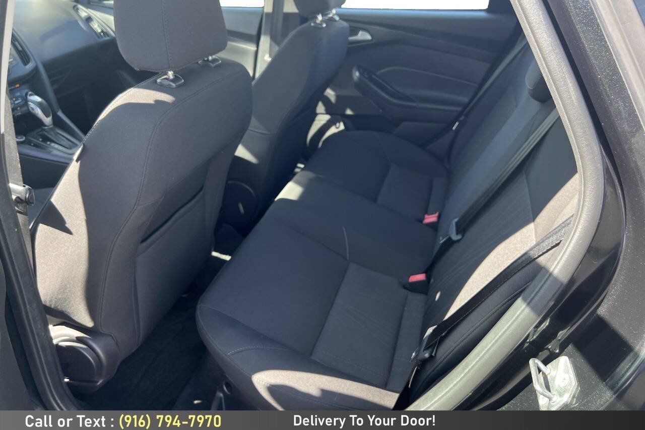 Used 2015 Ford Focus SE w/ SE Cold Weather Package FWD image 14