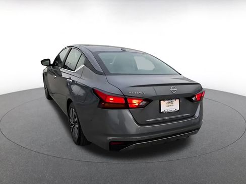 Used 2025 Nissan Altima 2.5 SV image 11