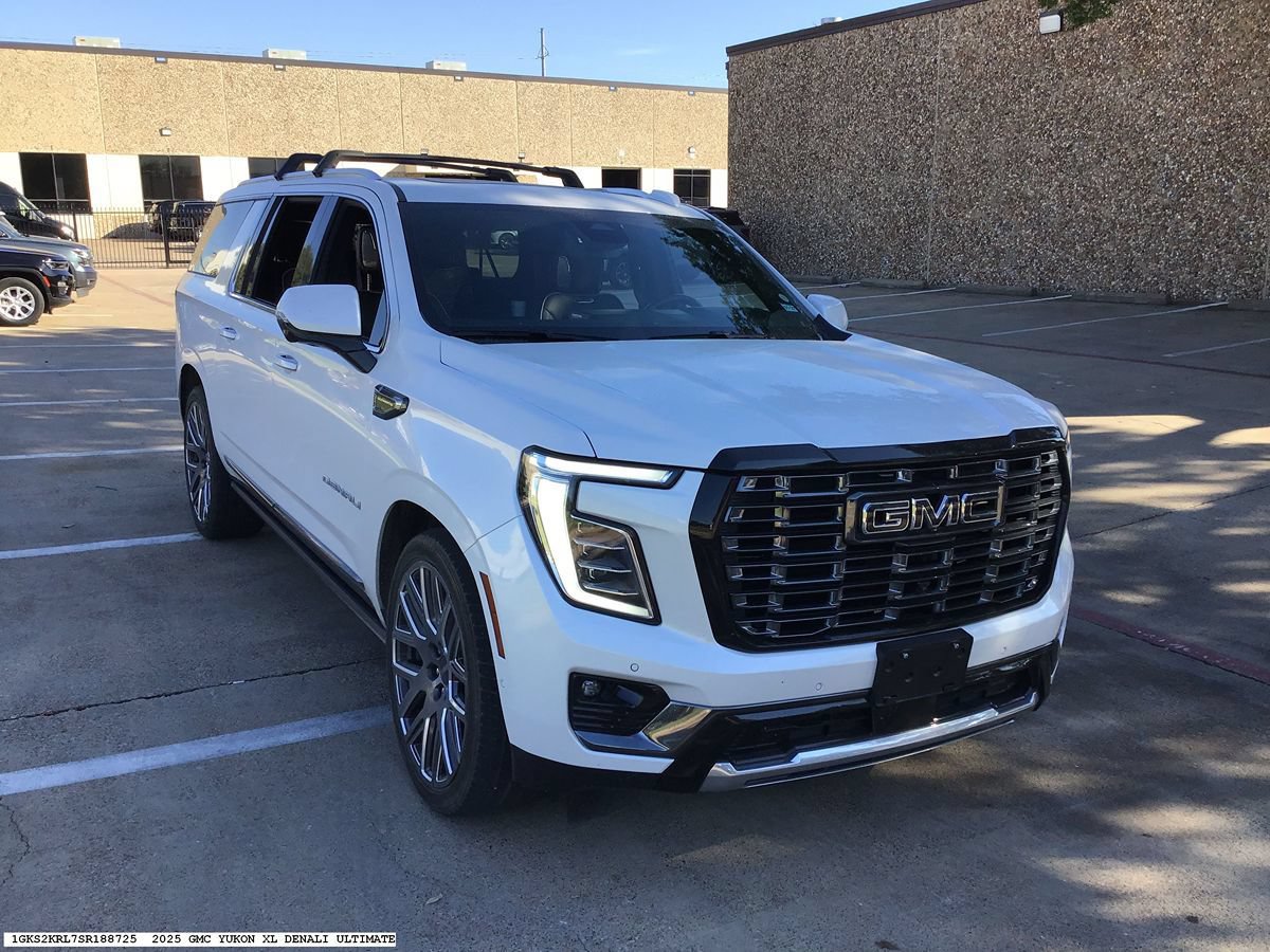 Used 2025 GMC Yukon XL Denali Ultimate AWD/4WD image 4