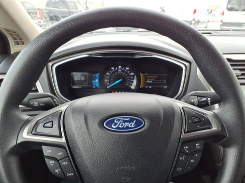 Used 2020 Ford Fusion SE image 15