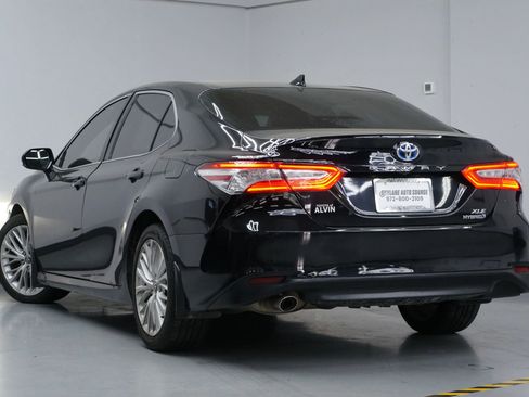 Used 2020 Toyota Camry XLE image 5