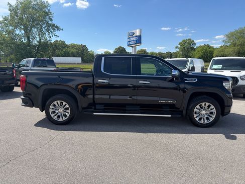 Used 2025 GMC Sierra 1500 Denali AWD/4WD image 4