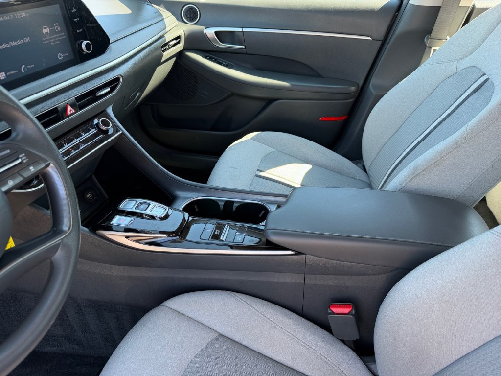 Used 2022 Hyundai Sonata SE w/ Cargo Package FWD image 12