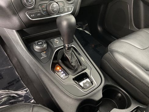 Used 2019 Jeep Cherokee Limited image 30