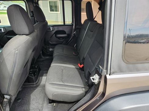 Used 2018 Jeep Wrangler Unlimited Sport S image 7
