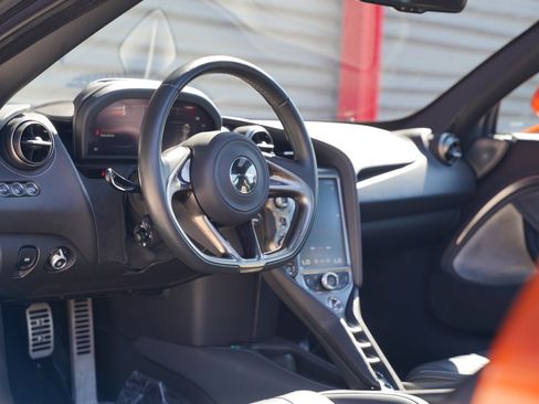 Used 2018 McLaren 720S Luxury image 3