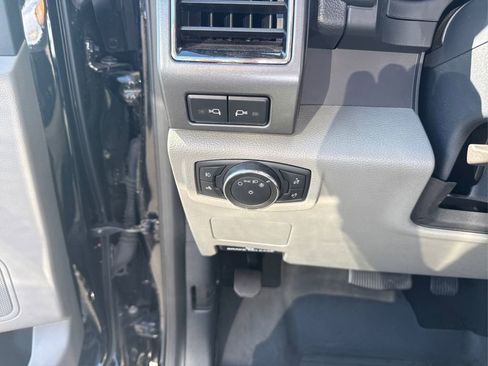 Used 2022 Ford F350 XLT w/ XLT Premium Package AWD/4WD image 14