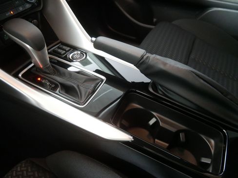 New 2025 Mitsubishi Eclipse Cross LE image 6