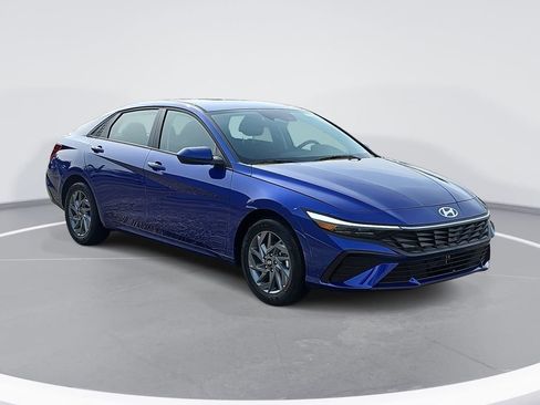 New 2026 Hyundai Elantra Blue image 3