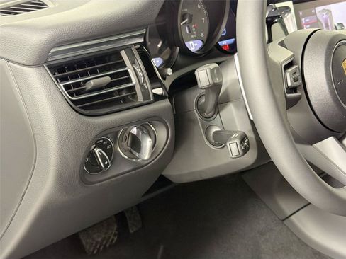Used 2025 Porsche Macan S AWD/4WD image 33