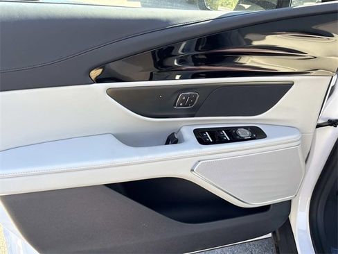 New 2026 Lincoln Nautilus Premier image 21