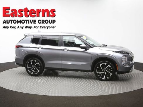 Used 2024 Mitsubishi Outlander SE image 46