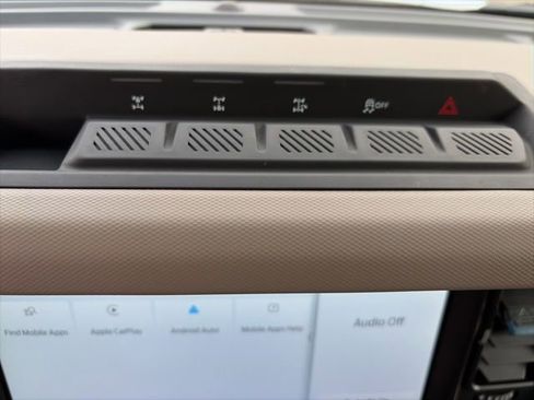 Used 2023 Ford Bronco Wildtrak image 25