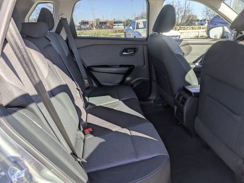 Used 2022 Nissan Rogue SV image 29