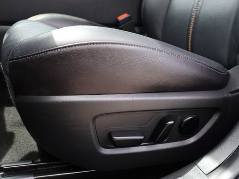 Used 2025 MAZDA CX-50 AWD 2.5 Hybrid w/ Premium Pkg image 17