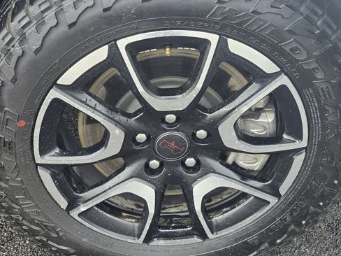 Used 2025 Jeep Compass Trailhawk AWD/4WD image 7