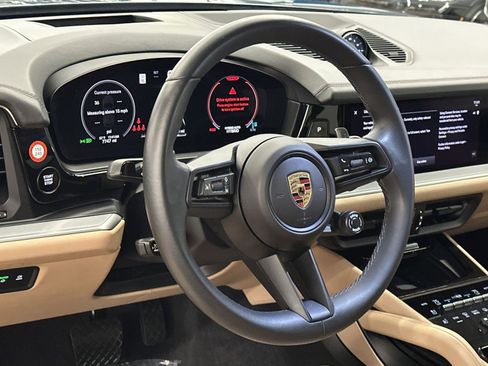 Used 2024 Porsche Cayenne image 20