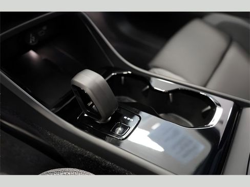 New 2025 Volvo EX40 Core w/ Climate Package image 16