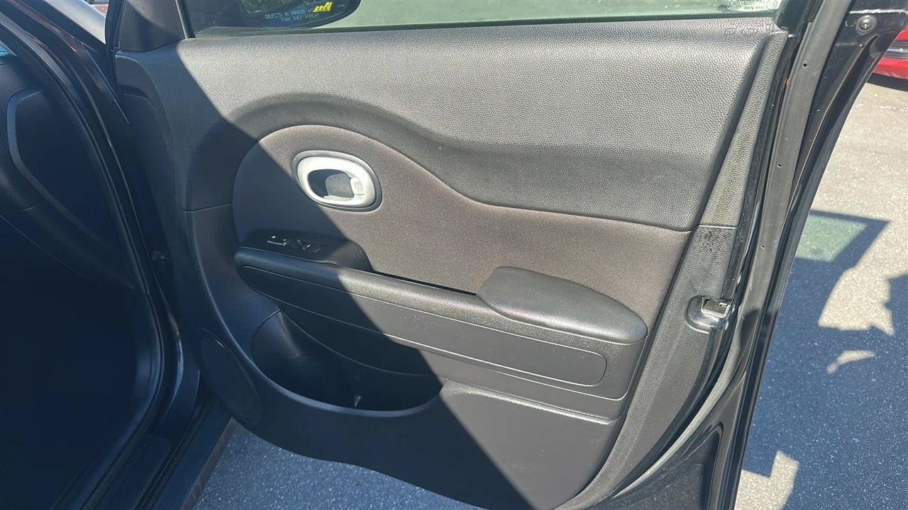 Used 2015 Kia Soul FWD image 29