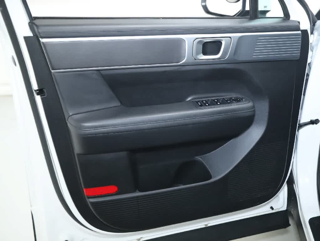 Used 2025 Hyundai Santa Fe SEL AWD/4WD image 16