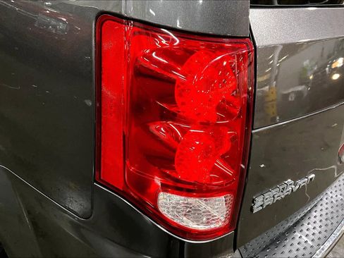 Used 2019 Dodge Grand Caravan SE w/ UConnect Hands-Free Group image 28