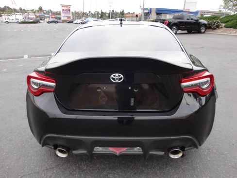 Used 2018 Toyota 86 image 7