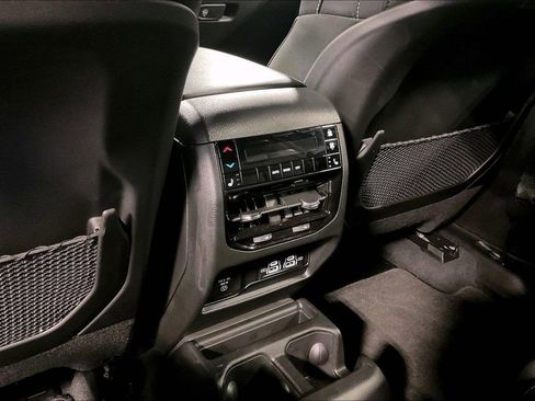 Used 2025 Jeep Grand Cherokee L Limited w/ Black Appearance Package image 32