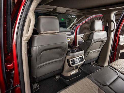 Used 2026 Ford F250 Platinum w/ Platinum Plus Package image 33