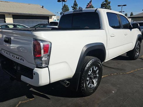 Used 2021 Toyota Tacoma TRD Off-Road w/ Technology Package image 4