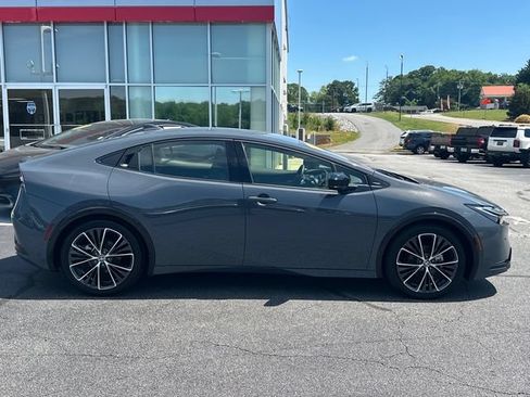 Used 2025 Toyota Prius XLE FWD image 2