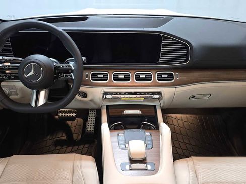 New 2026 Mercedes-Benz GLS 580 4MATIC image 19