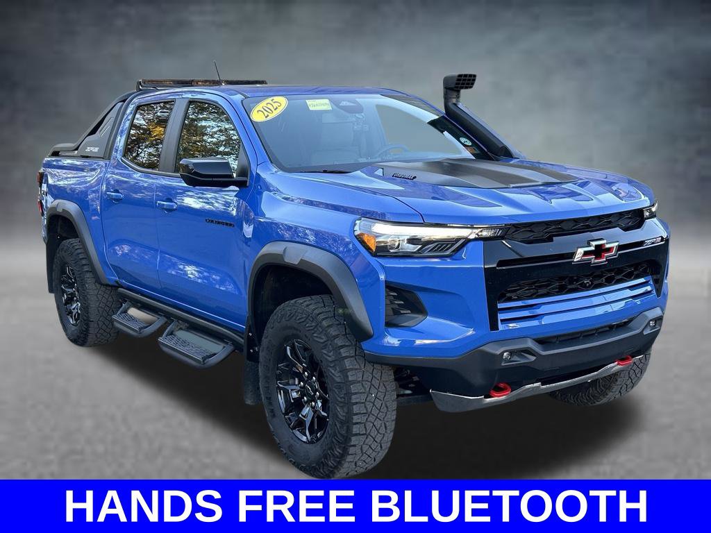 Used 2025 Chevrolet Colorado ZR2 w/ Midnight Edition AWD/4WD image 8