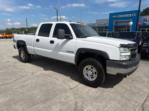 Used 2007 Chevrolet Silverado 2500 W/T w/ Snow Plow Prep Package AWD/4WD image 1