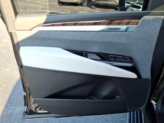 Certified 2026 Cadillac Escalade Platinum Sport w/ LPO, ONYX Package AWD/4WD image 28