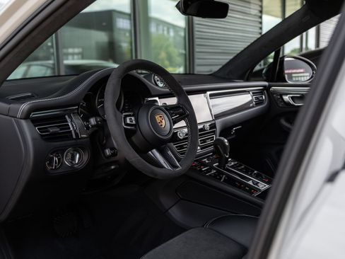 New 2026 Porsche Macan GTS AWD/4WD image 4