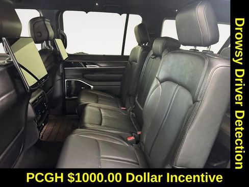 Used 2024 Jeep Wagoneer L Series III w/ Premium Group I image 22