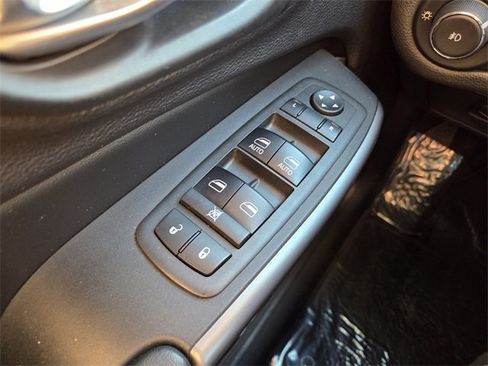 Certified 2019 Jeep Cherokee Latitude Plus image 22