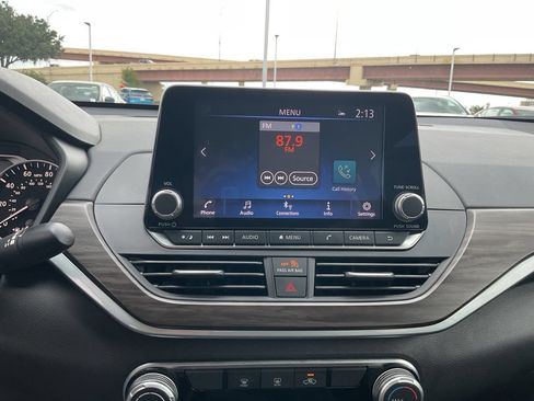 Used 2025 Nissan Altima 2.5 SV FWD image 23