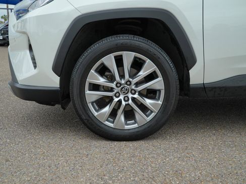 Used 2020 Toyota RAV4 Limited FWD image 10