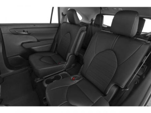 Used 2023 Toyota Highlander XLE AWD/4WD image 16