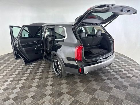 Certified 2025 Kia Telluride S FWD image 18