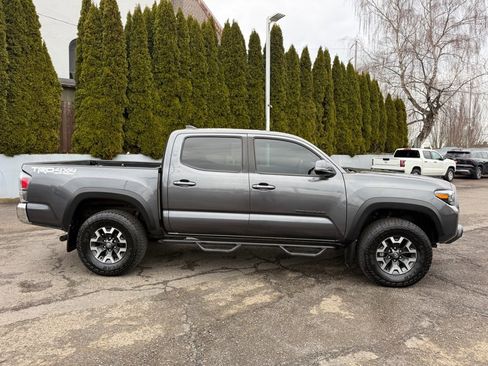 Certified 2022 Toyota Tacoma TRD Off-Road image 10