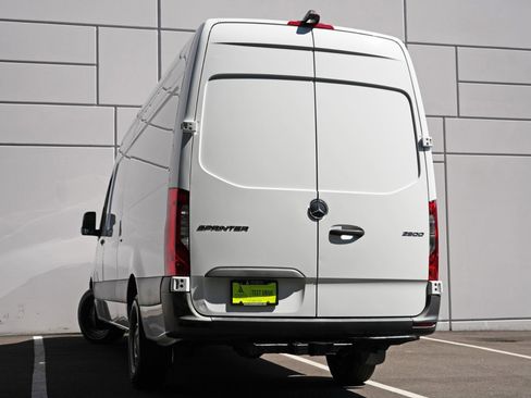 Used 2023 Mercedes-Benz Sprinter 2500 image 5