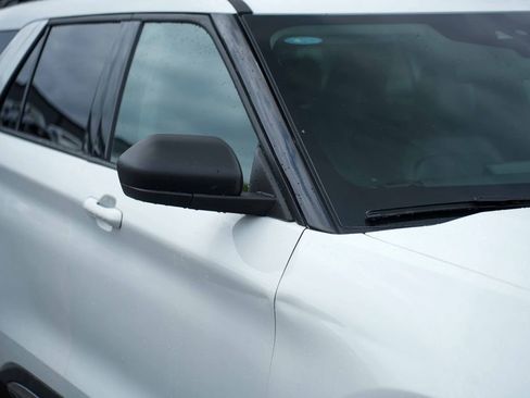 Certified 2023 Ford Explorer XLT w/ Equipment Group 202A AWD/4WD image 9