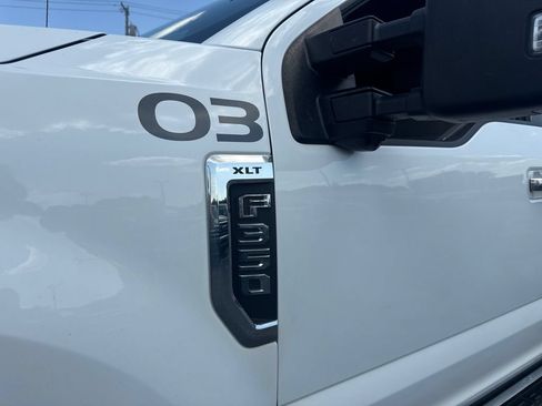 Used 2022 Ford F350 XLT w/ XLT Premium Package AWD/4WD image 17