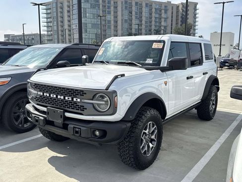 Used 2025 Ford Bronco Badlands image 9
