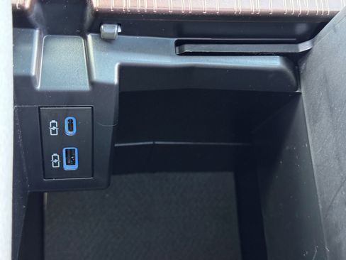 Used 2023 Toyota Sienna XLE w/ XLE Plus Package image 30